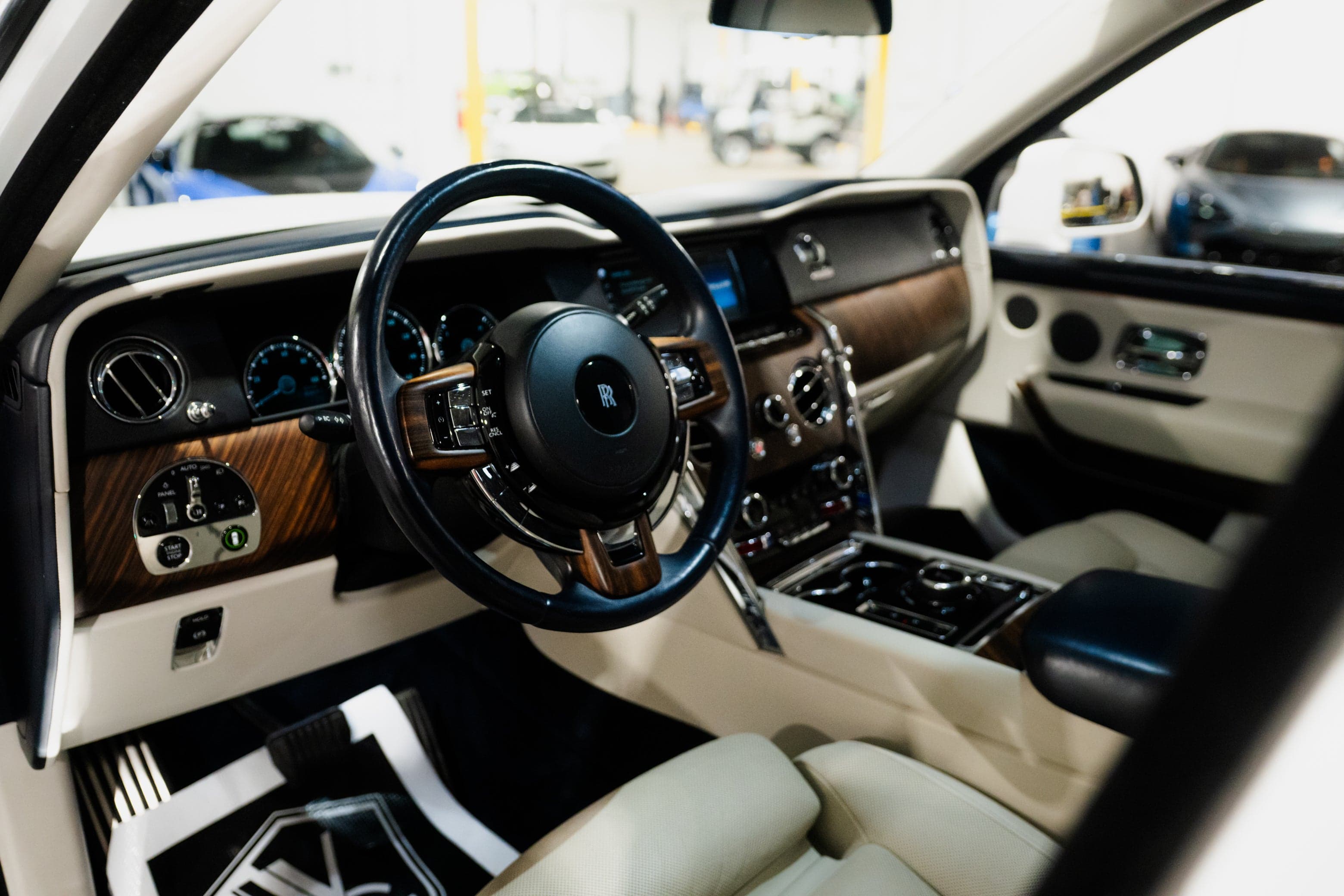 ROLLS-ROYCE Cullinan Interior