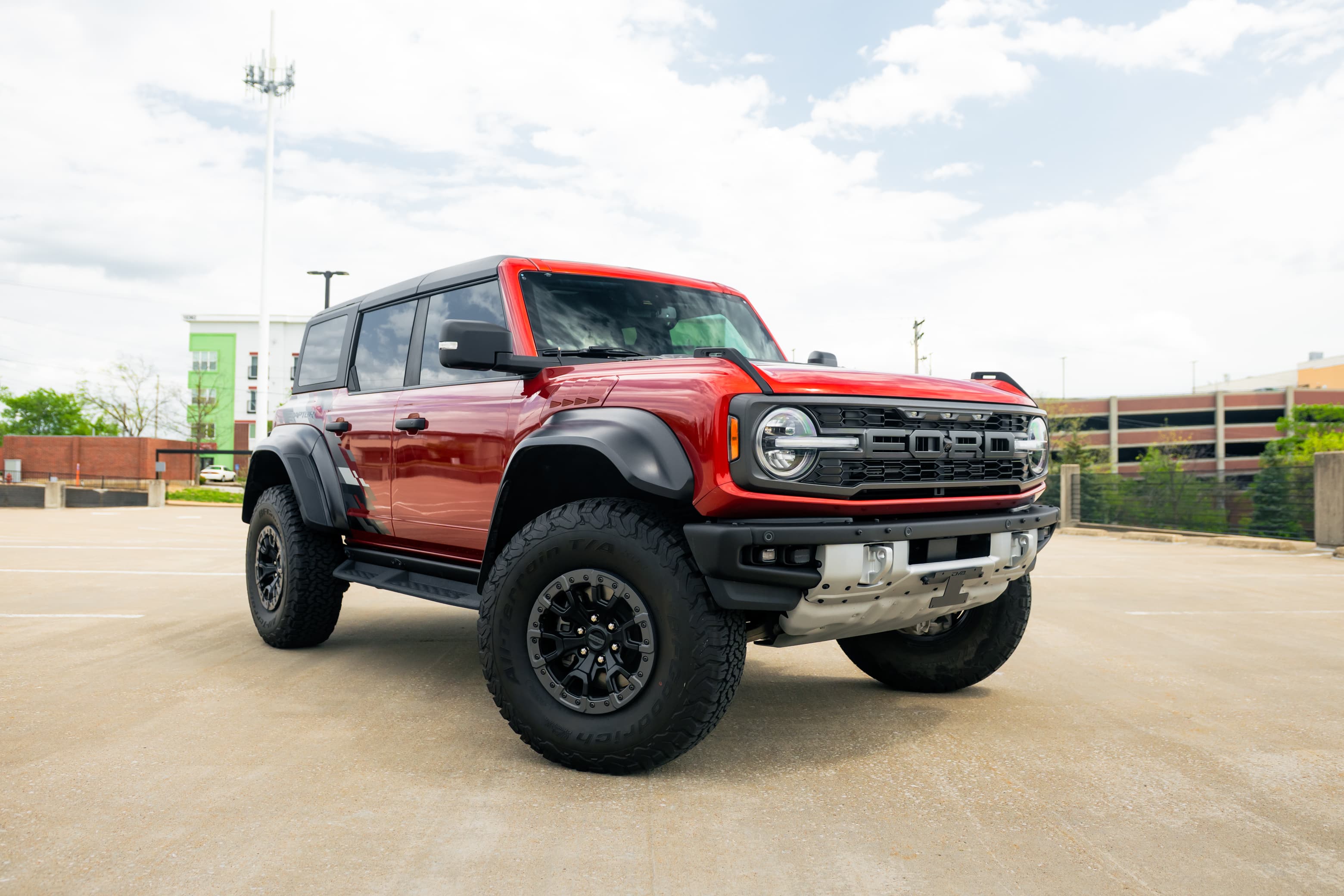 2023 FORD Bronco - Photo 2