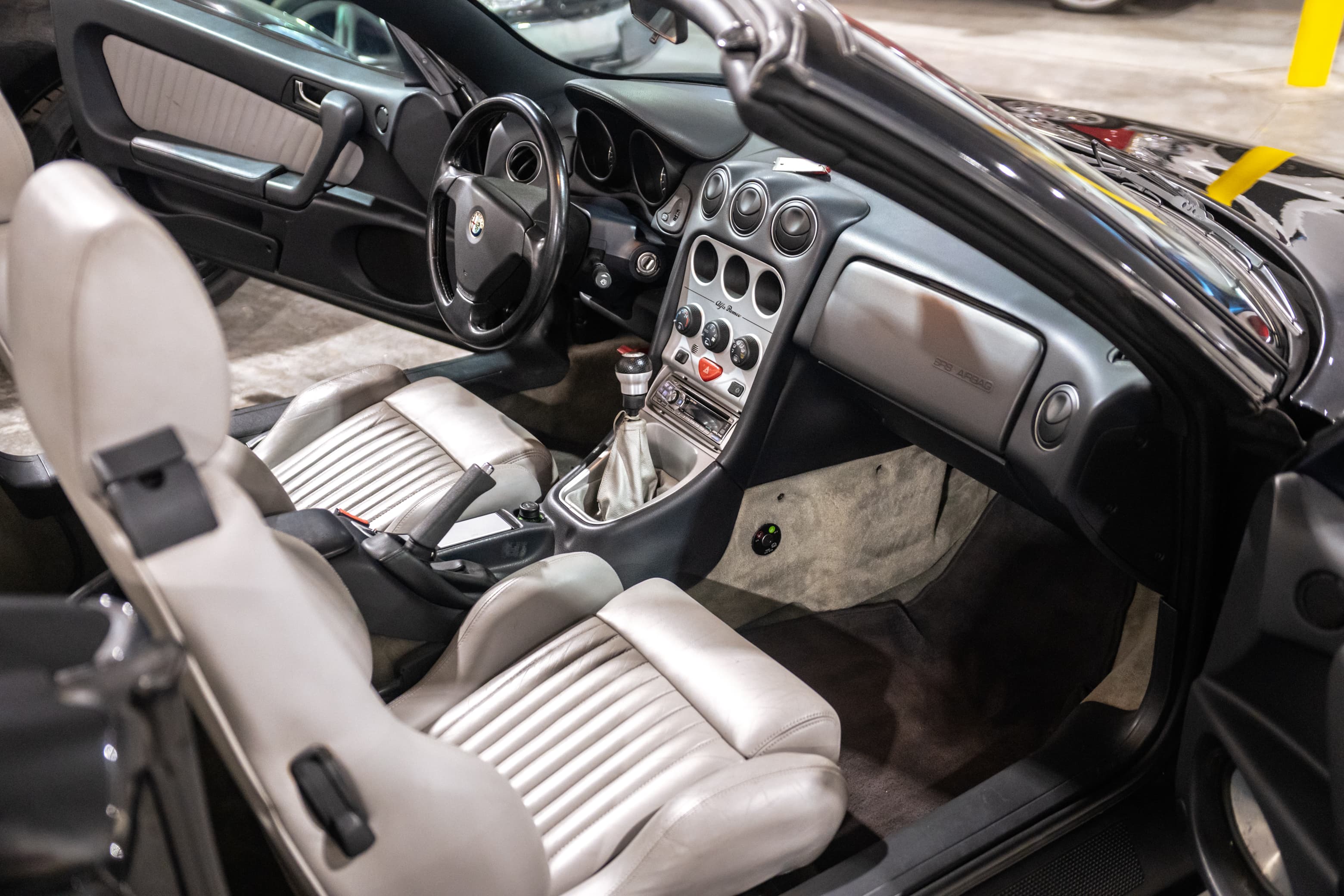 Alfa Romeo 916 Spider Cockpit
